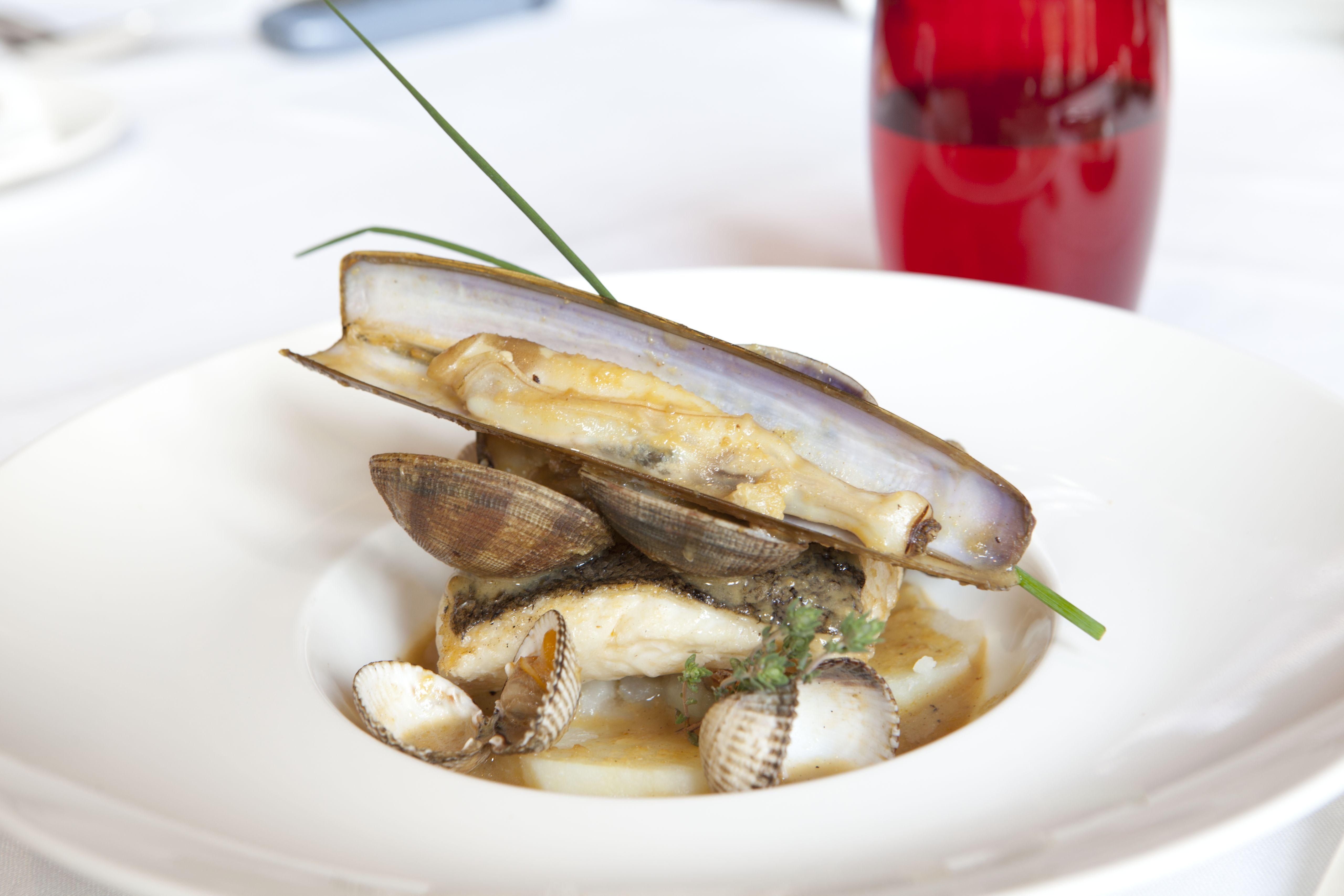 Hotel Casa Fuster G.L Monumento Barcellona Esterno foto Razor clams with white wine sauce