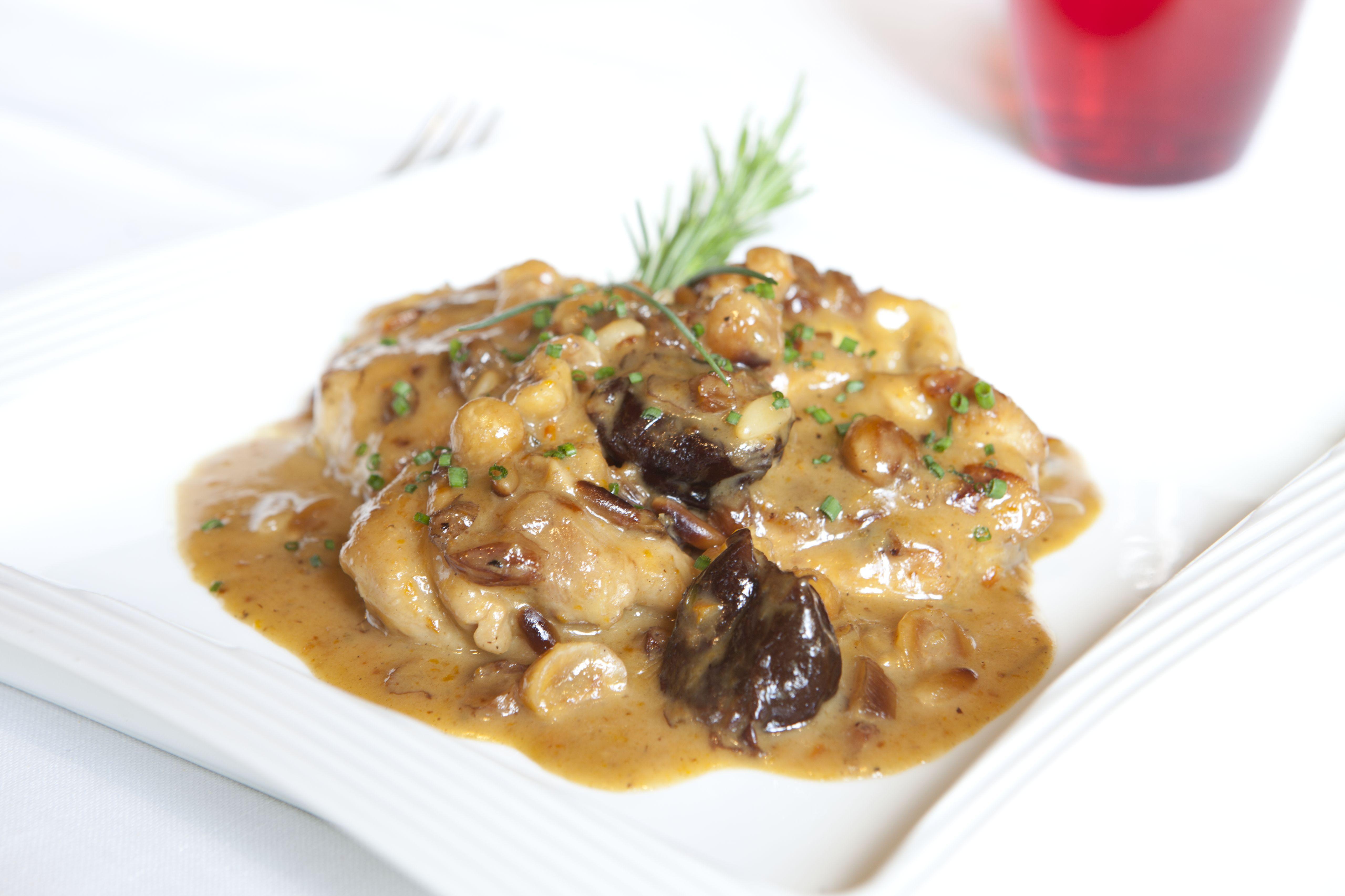 Hotel Casa Fuster G.L Monumento Barcellona Esterno foto A plate of chicken and mushroom casserole